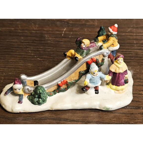 Vtg COBBLESTONE CORNERS Holiday Village Figurines 2001 Ceramic Children Sliding - Picture 1 of 6